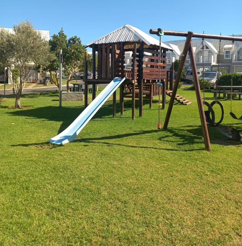 4 Bedroom Property for Sale in Guldenland Western Cape